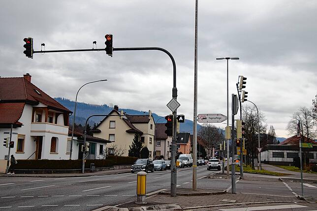 Die Ampel Ecke Untere Flüh – Friedrichstraße in Bad Säckingen hier auf einem Archivbild von 2020.