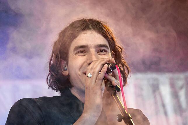 Bild 37: Festivalsommer startet – Fans feiern ausgelassen beim Campus-Festival