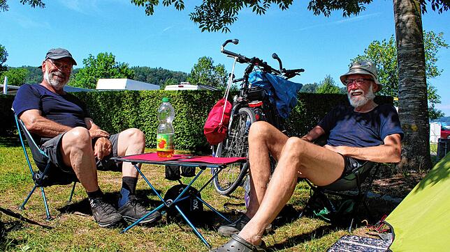 Manfred und Wolfgang (von links) stammen aus dem Raum Böblingen und sind ehemalige Geschäftskollegen. Nun gehen sie gemeinsam mit dem ...