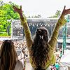 Ganz viel Liebe: Eine Besucherin zeigte im Mai Jubel beim Campus-Festival. 2024 kann sie mit bis zu 25.000 weiteren Gästen wieder an ...