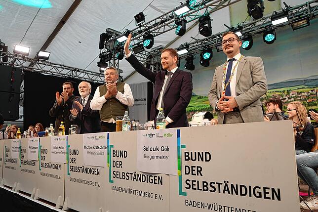 Bild 5: Gute Laune und volles Festzelt bei der Rede von Michael Kretschmer