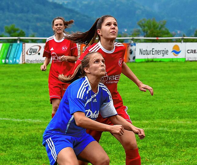 Bild 9: Fußballerinnen des SV Niederhof startet mit deutlichem 11:0-Derbysieg gegen die SG Hotzenwald in die neue Landesliga-Saison