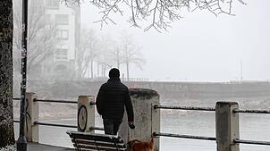 Eindrücke von der Häfler Promenade bei dichtem Nebel im Februar 2025.