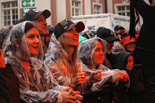 Bild 28: 3000 Fans feiern Nena in Meersburg