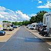 Auf der rechten Seite der Offwiese sind 19 Stellplätze für Wohnmobile. Es kommt immer wieder vor, dass Autos dort parken. In Zukunft ...