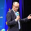 Gegen 19.30 Uhr betritt er die Bühne der Stadthalle Singen: Friedrich Merz will für die CDU der nächste Bundeskanzler Deutschlands werden.