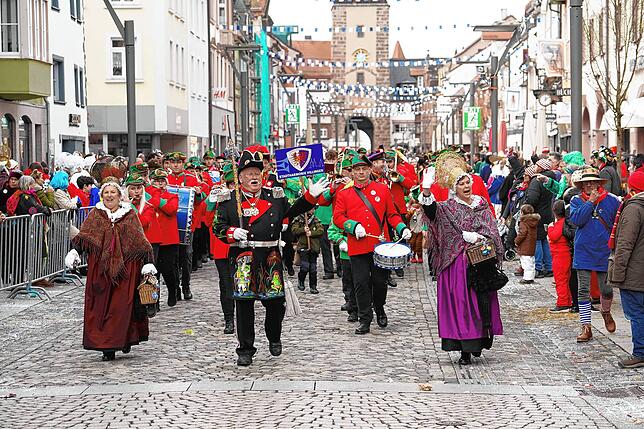 Bild 21: Schlussappell der Katzenmusik am Latschariplatz