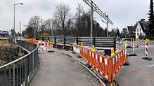 Die Behelfsbrücke in der Peterzeller Straße in VS-Villingen hält die wichtige Verbindung über die Brigach offen. Hier ein Panoramafoto ...