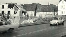 1973 riss man in der Heiligenberger Straße ein Gebäude ab, um Platz für die neue Volksbank zu schaffen.