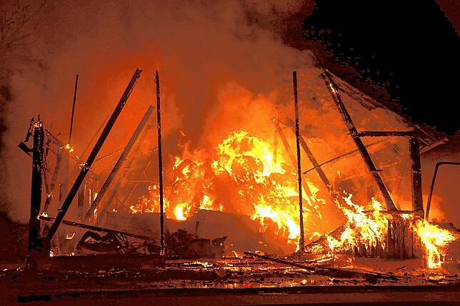 Komplett in Flammen: Beim Brand der Scheune entstand ein Schaden von rund 250.000 Euro.
