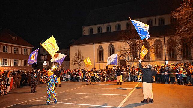 Bild 19: Auf dem Stephansplatz sprühen die Funken &ndash; hier endet die Konstanzer Fasnacht