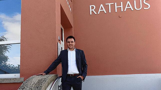 Schon seit vielen Jahren mit dem Heiligenberger Rathaus vertraut, ist Denis Lehmann nun in der Chefetage angekommen und hat die ersten ...