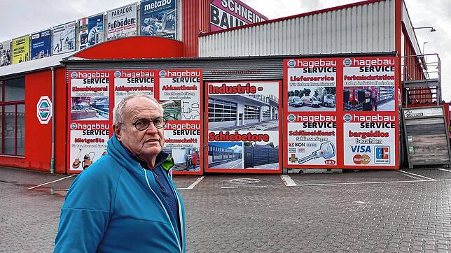 Josef Schneider vor seinem Baumarkt. Die Wurzeln der Firma reichen fast 140 Jahre zurück. Nun wird er sein Unternehmen bis Ende März ...