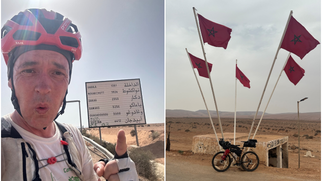 Links: Tankred Kauf vor einem Schild in der Sahara. Rechts: Das Fahrrad von Kauf angelehnt an marokkanischen Flaggen in der Wüste.
