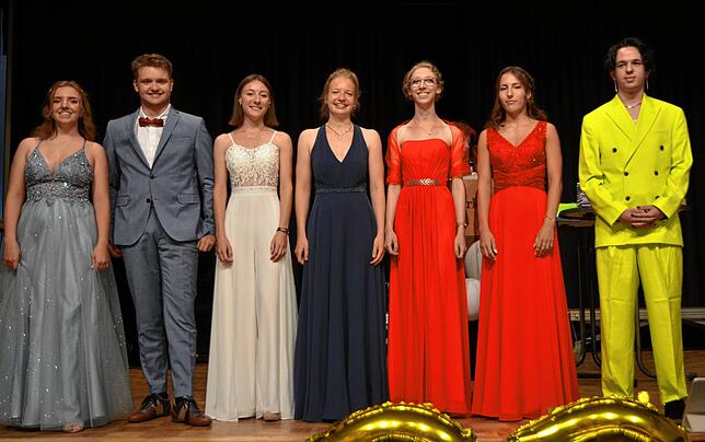 Haben mit 1,0 abgeschlossen (von links): Julia Ziegler, Johannes Brand, Ida Knecht, Hannah Satow, Hanna Knecht, Lorena Hund, Konstantin ...