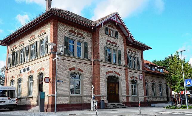 Der Bahnhof in Markdorf ist nicht nur ein Treffpunkt, sondern vor allem abends und nachts auch ein Brennpunkt der Kriminalität. Laut ...