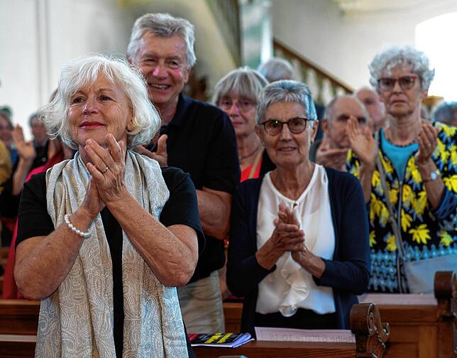 Stehenden Applaus gab das begeisterte Publikum am Ende des Konzerts des Meßkircher Kreutzer-Chors in der Stadtpfarrkirche St. Martin.