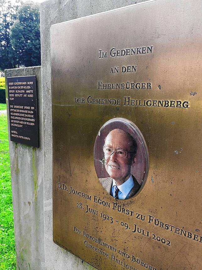 Am Postplatz steht die Stele zur Erinnerung an Fürst Joachim, bei deren Einweihung im Jahr 2004 sein Sohn Heinrich die „Eiszeit“ ...