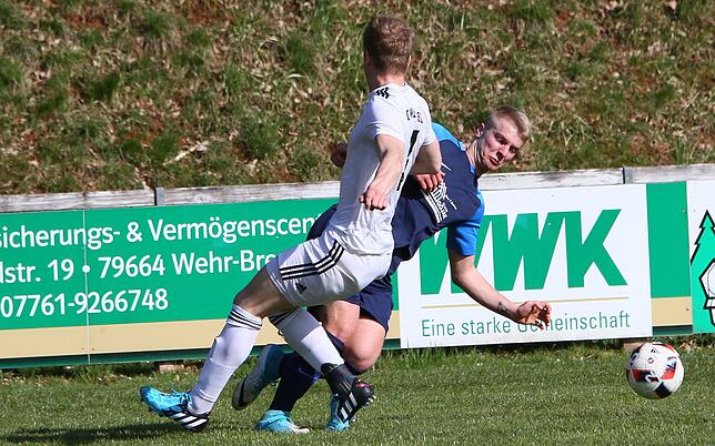 Bild 2: Die Spvgg. Brennet-Öflingen besiegt den FC Wehr mit 3:2 – und wir haben die Bilder