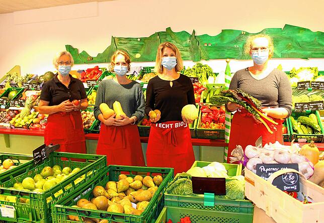 Der Laden der Dorfgemeinschaft hat derzeit trotz Corona-Krise geöffnet. Erntefrisches Demeter-Obst und Gemüse bietet das Team im ...