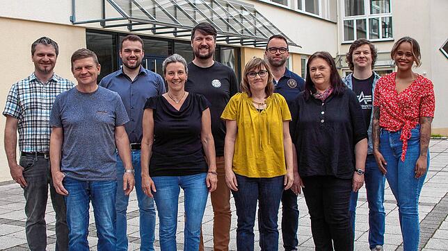Das Bild zeigt (von links): Daniel Hagg, Bruno Pozzi, Alexander Mors, Cornelia Aemilius, Alexander Letsch, Birgit Wittner, Julian ...