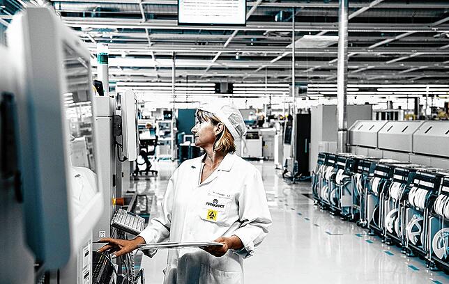 Schalterproduktion am Stammsitz in Rietheim. Noch rund 2000 Beschäftigte arbeiten hier, Tendenz: fallend.
