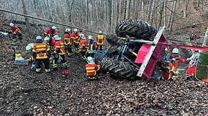 Am Freitagnachmittag ist es bei Bohlingen am Schienerberg zu einem Großeinsatz von Feuerwehr und Rettungskräften gekommen. Dabei hat ...