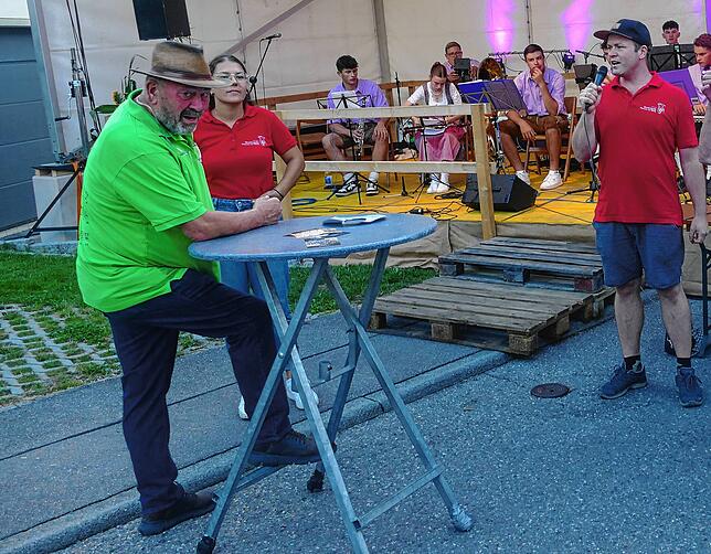 Bild 13: Musikkapelle, Bläserjugend und Gesangverein Hausen vor Wald feiern den Sommer mit hunderten Gästen