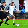 Die Wende: Jan Steininger (vorn) enteilt David Mollmann und gleicht für die SG FC Wehr/Brennet beim 5:1-Sieg gegen den SV 08 Laufenburg ...