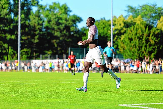 Bild 2: Türk. SV Singen feiert den Oberliga-Aufstieg! Wir waren mit der Kamera dabei.