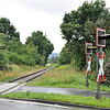Die Ablachtalbahn am Bahnübergang in Stockach: Die Strecke könnte wieder ausgebaut werden. Bild: Freißmann