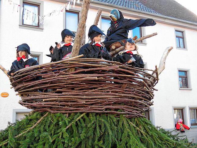 Bild 2: Viele Zuschauer beim Umzug in Gutmadingen am Sonntag