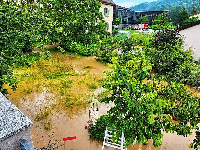 Der Garten von Betina und Jens Bryssinck in der Hallauer Straße in Stühlingen.