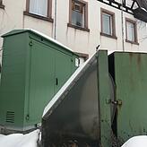 Diese grünen Kästen, die in Richtung Stadtmitte vor dem Gebäude stehen, waren ebenfalls Thema. Sie sollen, so das Ziel, nach der ...