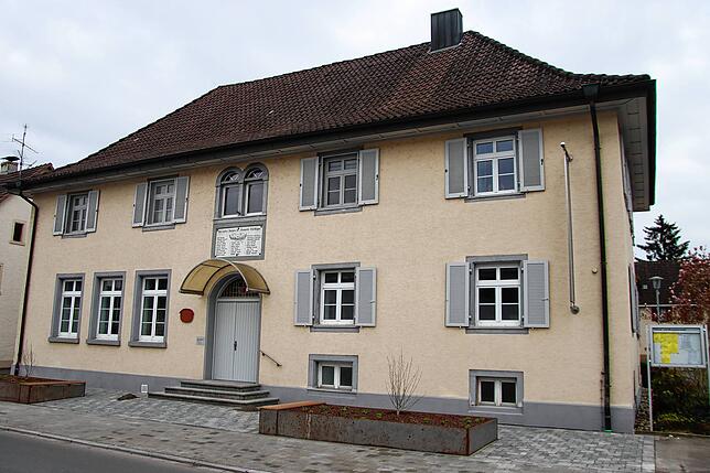 Der Vorplatz des Dorfmuseums in Worblingen ist frisch renoviert und heißt die Besucher willkommen.