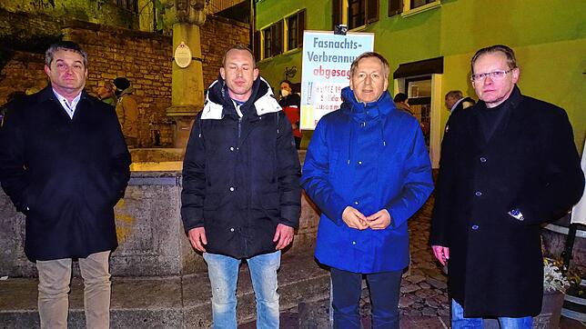 Sie bekundeten ihre Solidarität mit der Ukraine. Von links nach rechts Joachim Baumert, Bürgermeister, Christopher Wieland, ...