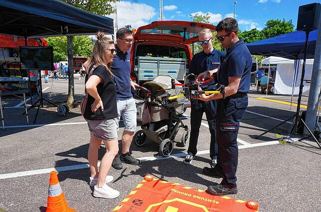 Bild 11: Tag der offenen Tür: die Feuerwehr präsentiert sich