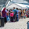 Reiserückkehrer stehen vor dem Corona-Testzentrum am Flughafen Stuttgart. Seit Samstag besteht die Testpflicht für Rückkehrer aus ...