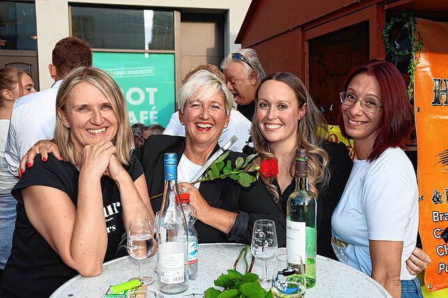 Bild 12: Volle Gläser und beste Stimmung: So ging’s beim Konstanzer Weinfest 2025 weiter