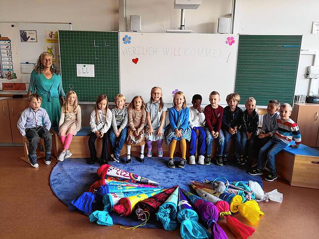 Margit Weißer begleitet diese wissbegierigen Mädchen und Jungen im Schulalltag als Klassenlehrerin.
