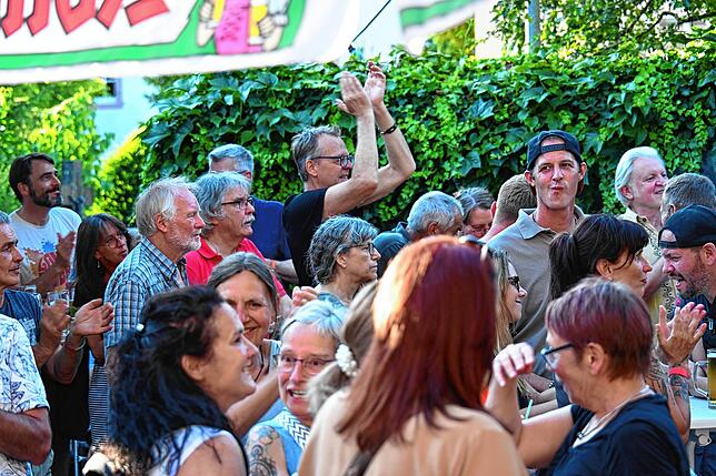 Bild 1: Sommer, Musik, gute Laune: So feierte Gurtweil das Gurtwiil Open Air 2025 - Das sind die besten Bilder