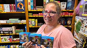 Astrid Ebert hat im Spielzeugladen Holzpferd in Freiburg schon zig Exemplare verkauft.