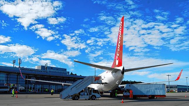 Eine Maschine von Corendon Airlines am Flughafen Friedrichshafen. (Archivbild)