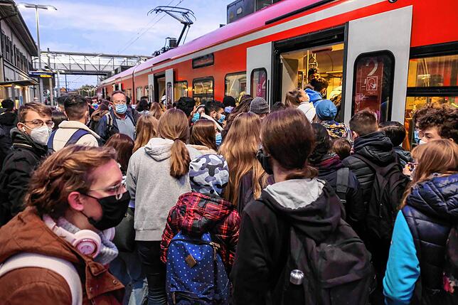 Hans-Peter Storz, Landtagsabgeordneter der SPD, bezeichnete die Strecke zwischen Singen udn Schaffhausen als Sorgenkind. Unser Bild ...