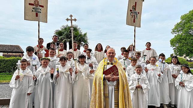 Am Weißen Sonntag durften 16 Kinder in der Kirche Mariä Heimsuchung in Meersburg ihre Erstkommunion feiern: Yasmin Aschrafi, Cedric ...