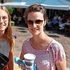 Esther Weber und Erika Wiesenmayer genießen den Stadtstrand für eine kurze Auszeit vom Alltag.