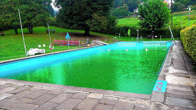 Das geschlossene Schwimmbad in Schweigmatt.