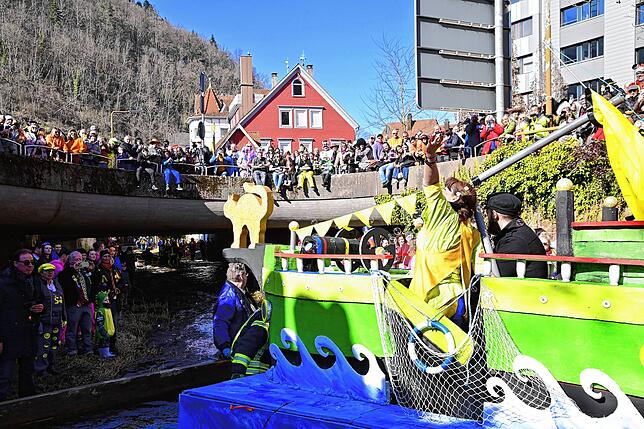 Bild 22: Die besten Bilder der Schramberger Bachnafahrt am Rosenmontag