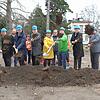 Spatenstich für das Pflanzenhaus beim ehemaligen Haus des Gastes (von links): Baubürgermeister Matthias Längin, MdL Klaus Burger, ...