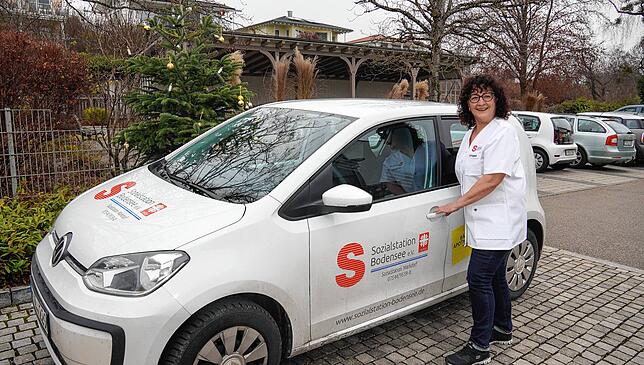 Irmgard Zimmermann von der Sozialstation macht die Arbeit an Weihnachten sogar Spaß. Sie freut sich besonders, wenn sie Alleinlebenden ...